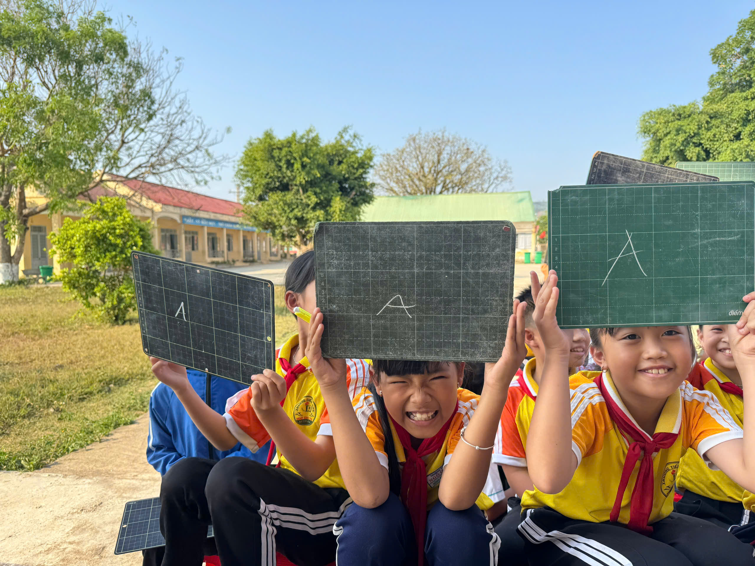 Trường TH Ngô Gia Tự tổ chức buổi sinh hoạt ngoài trời CLB Tiếng Anh