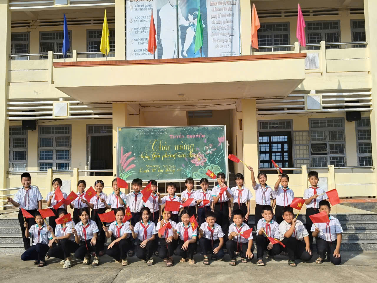TRƯỜNG TH NGÔ GIA TỰ TỔ CHỨC BUỔI TUYÊN TRUYỀN KỶ NIỆM NGÀY 30/4 VÀ 1/5